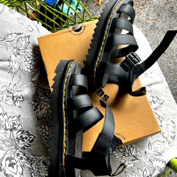 *Like New/Worn once Doc Marten’s Black Leather sandals, Size 6 - Picture 7 of 8